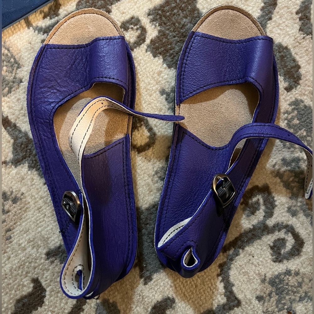 Minimalist women’s sandal